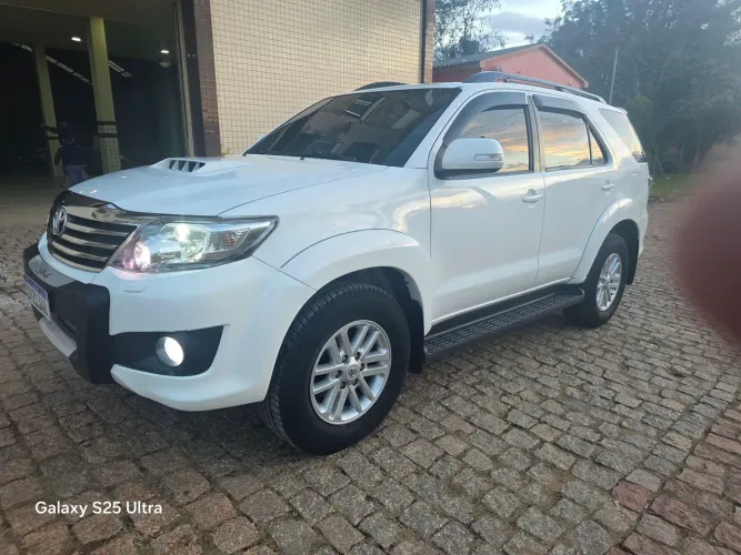 Toyota Hilux SW4 SRV D4-d 4X4 3.0 TDI Dies. AUT 2015