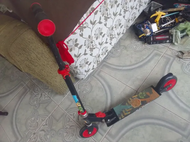 Patinete infantil novo da Dm radical em perfeito estado