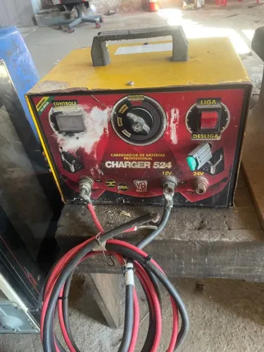 Carregador de bateria automotiva