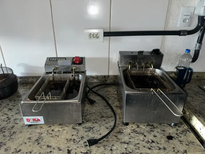 2 fritadeiras elétricas