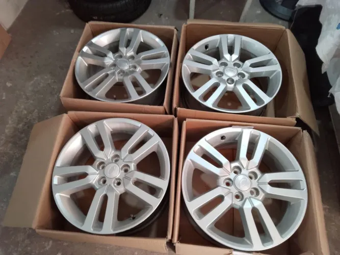Rodas aro 17 tala 7,5 original land Rover embuchadas 5 x 100