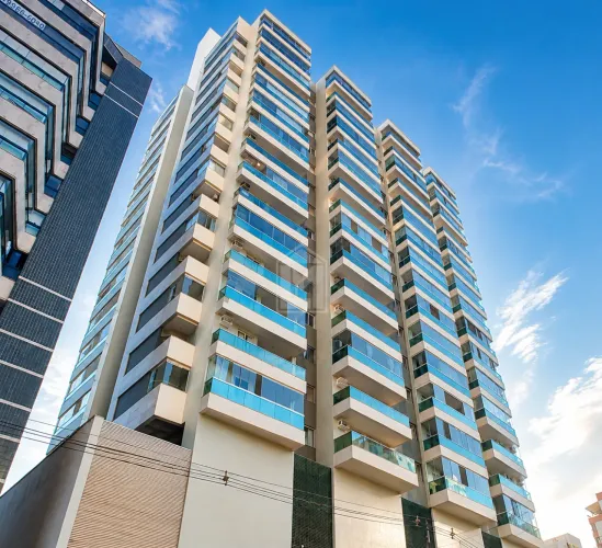 Lívia Machado Imóveis aluga elegante apartamento mobiliado de aproximadamente 75 m² em Pra