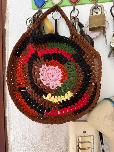 Bolsa de crochê redonda