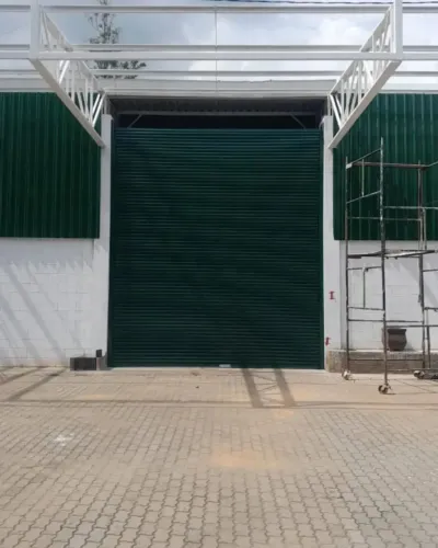 Porta de aço para garagem e Comércio- sob medida