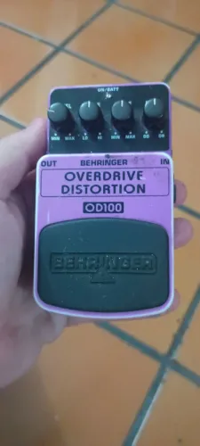 Pedal beringer od 100 overdrive distorção