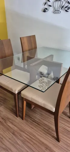 Mesa de jantar com cadeiras, tampo 1,40 x 90, vidro de 6mm