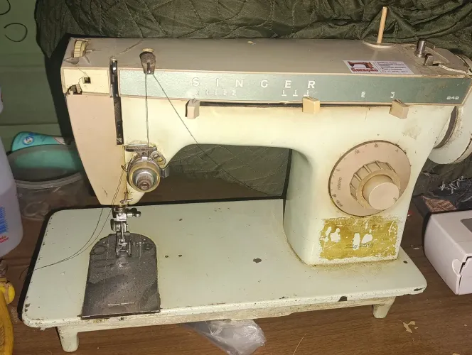 Máquina de costura singer