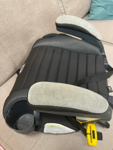 Assento de carro sem costas nuas com fixação