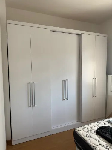 Guarda-Roupa 6 portas