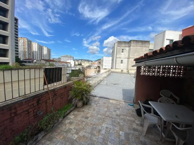 Cobertura residencial à venda no Maracanã (RJ) | 2 quartos (1 suíte) | Frente | 243m² | 1 