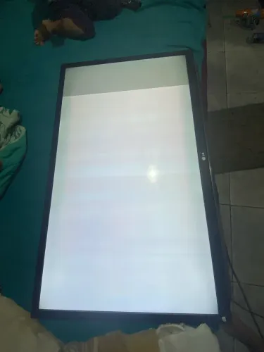 Vende se Tv com defeito