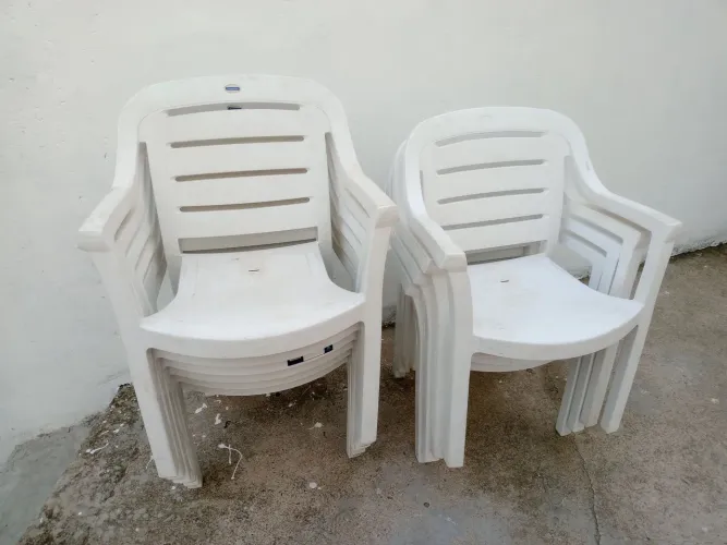 Cadeiras de plástico 