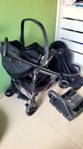 Carrinho de bebê PegPerego e bebê conforto acopla 