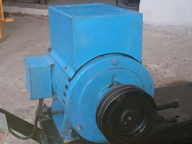 Gerador 7,5 kva usado marca Kohlbach trifasico 220/127 Volts auto regulado