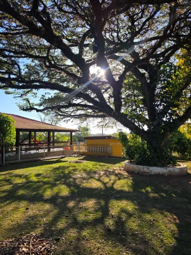 Linda Casa em contato com a natureza, toda cercada de Sansão do Campo. Monte Mor SP.