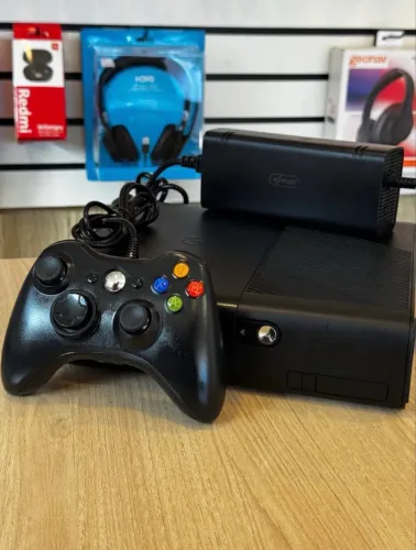 Xbox 360 super slim | 1 controle + 1 de brinde + 2 jogos de brinde 