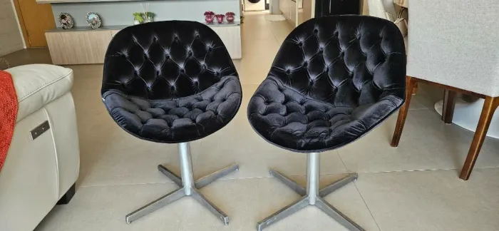 Par de poltronas em capitone