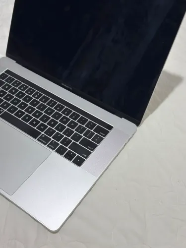 MacBook Pro 16" (2019) i7 | 32GB RAM | 512GB SSD - Para Peças (Memória Queimada)