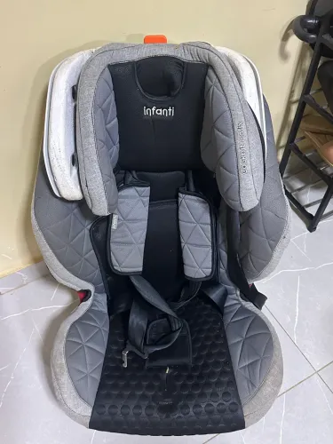 Vendo cadeirinha pra carro,ótimo estado e sem avaria 