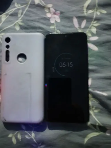 Celular com defeito