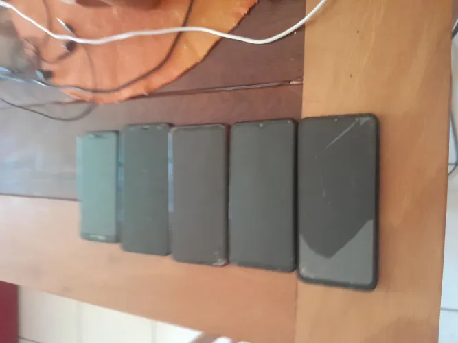 *67 WhatsApp. Vendo para retirar peças 5 celulares 2 Motorola 3 Samsung