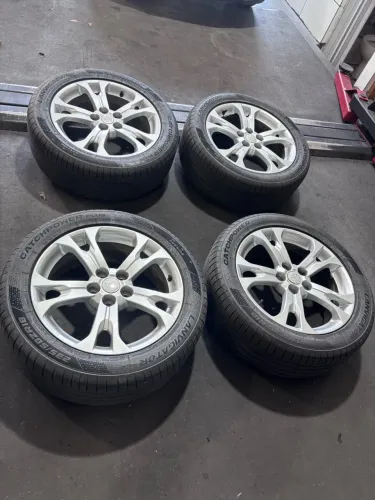 Jogo rodas 18 5x114 com pneus