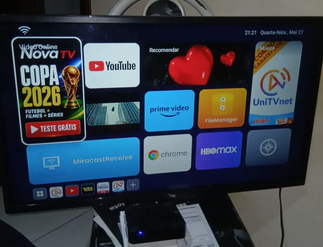 Vendo excelente oportunidade! TV Philco de 32 polegadas acompanhada de uma TV Box externa.