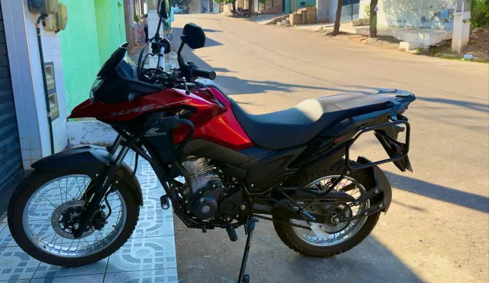 Xre extra sem detalhes com vários acessórios