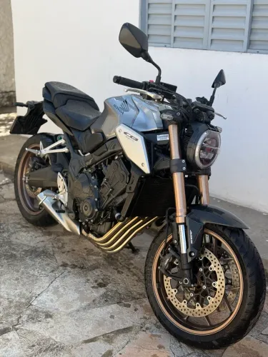 CB 650R Impecável