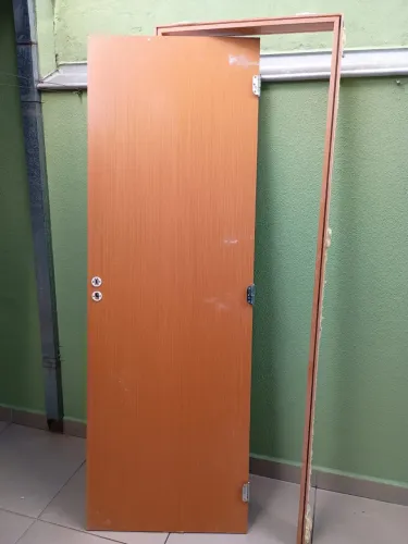 Porta com batente