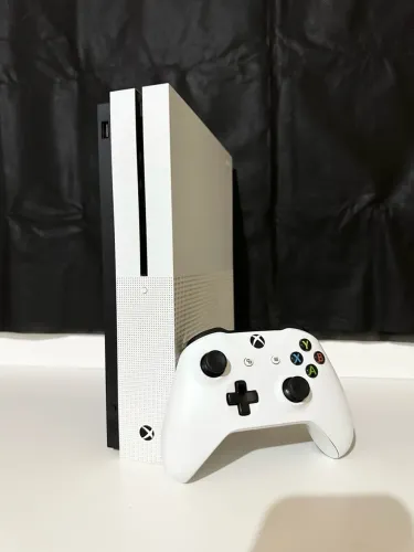 Xbox One S com 1 tera de memória 