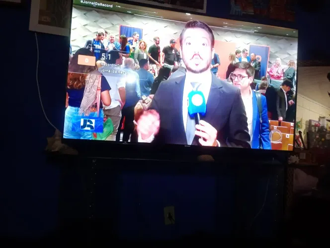 Vendo uma TV