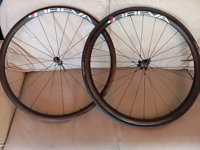 Par de rodas bike speed carbono Breva