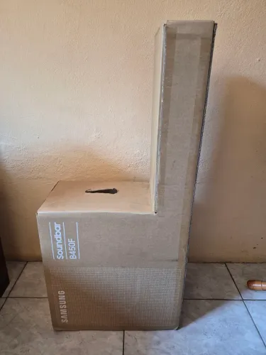 Soundbar Samsung HW-B450F, 300W, Bluetooth | com 2.1 canais