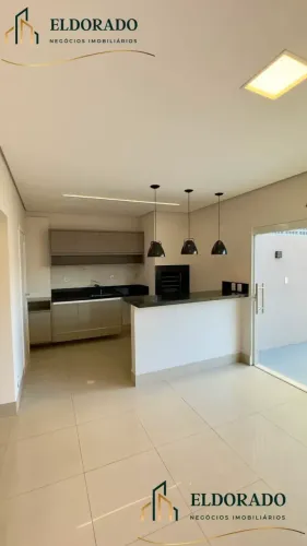 Sobrado para aluguel tem 232 metros quadrados com 4 quartos em Jardim Itália - Cuiabá - MT