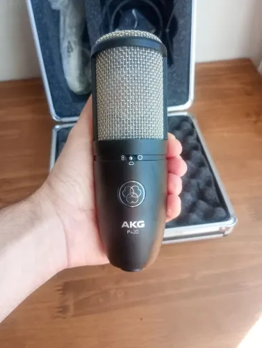 Microfone AKG P420 - Perfeito