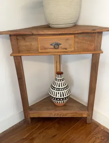 Mesa de canto em madeira