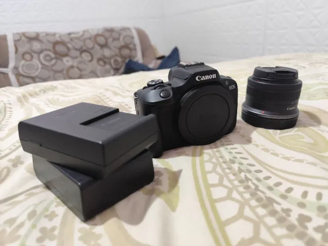 CANON R100
