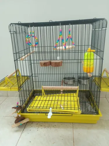 Gaiola para Gaiola para aves completa com poleiros, balanços e acessórios.