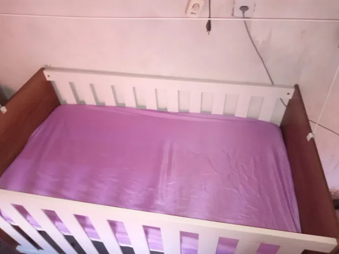 Berço com colchão com 5 colchas infantil e 5 fronhas+ bebê conforto + rede berço