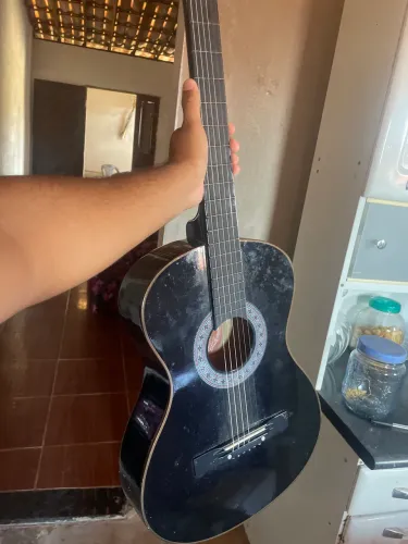 Violão seminovo para vender em ótimo estado