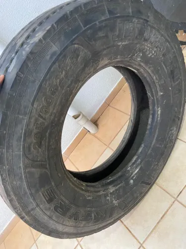 Pneu 295 usado sem resolagem
