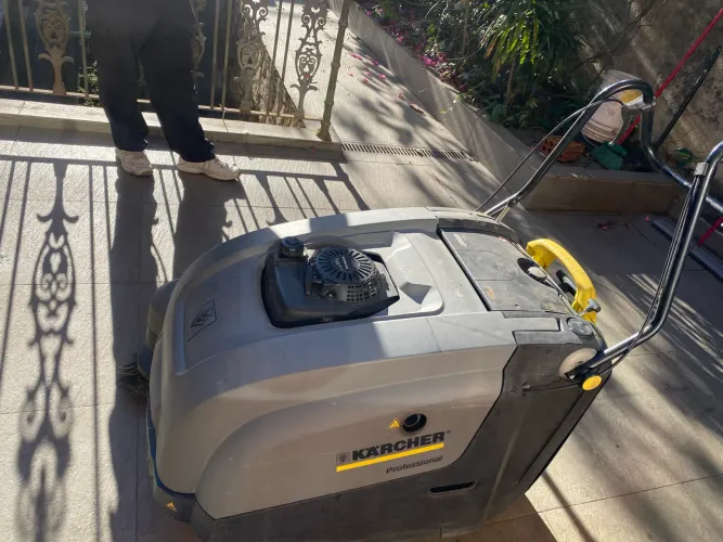 VARREDEIRA KARCHER km 75/40w a gasolina semi nova , OPORTUNIDADE