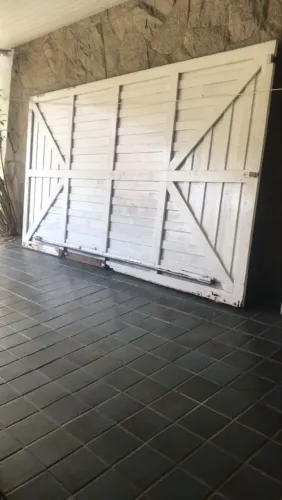 Vendo Portão Madeira Maciça SUCUPIRA