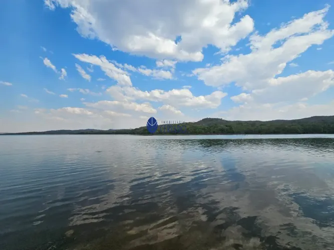 Chácara à Venda no Lago Corumbá IV - Beira lago