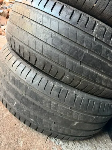 Pneu 235/65/17 Michelin 75 % vida útil