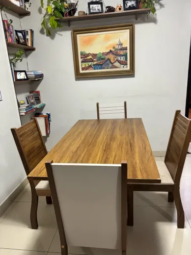 Vendo mesa de jantar + 4 cadeiras