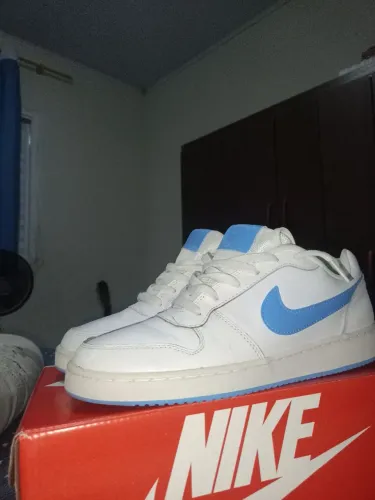 Tênis Nike eberbon low