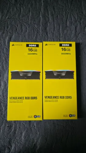 Memória CORSAIR VENGEANCE, RGB, 32GB (2x16GB), DDR5, 5600Mhz, C40, Preto