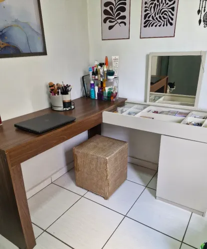 Escrivaninha e penteadeira em L
